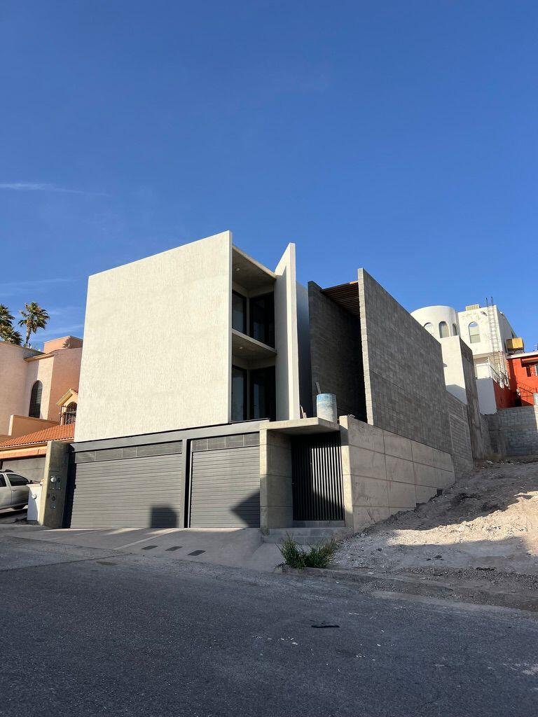 Proyecto Insolatum, casa contemporánea con muros de block