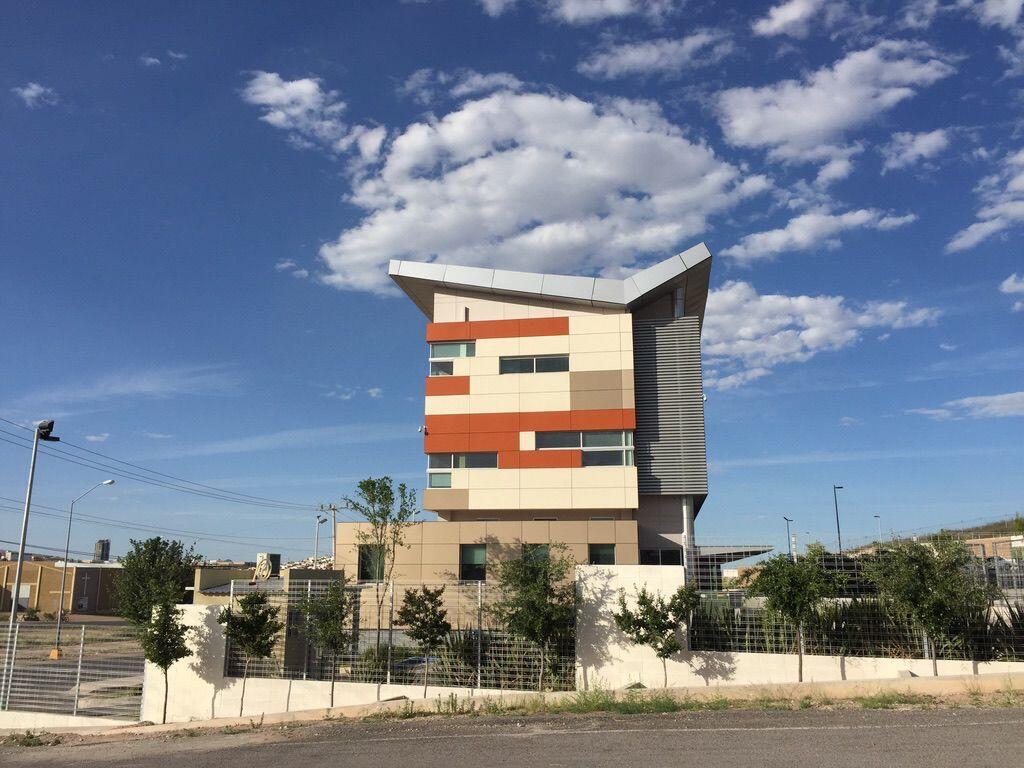 Proyecto Insolatum, edificio con fachada de colores