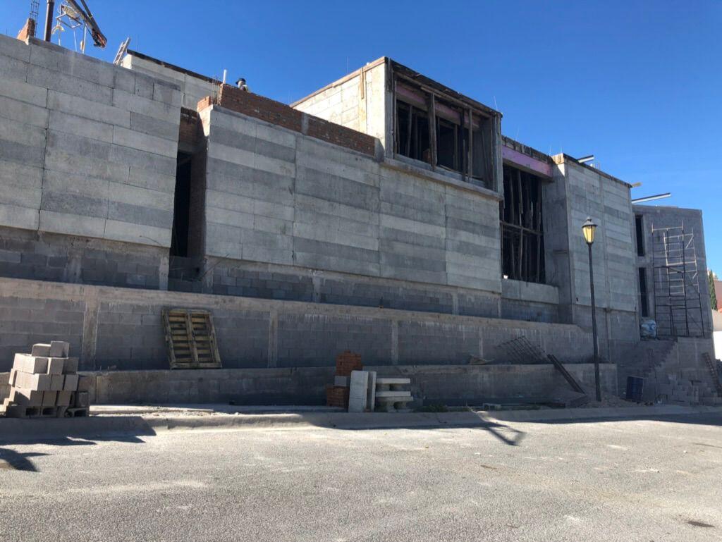 Muro de block en construcción